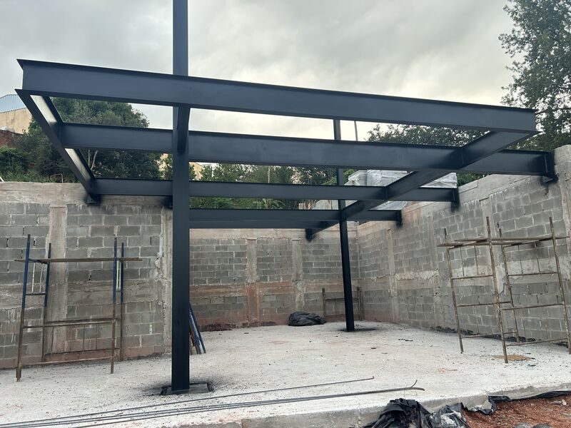 Residência em estrutura metálica e painéis Lightwall: estrutura metálica